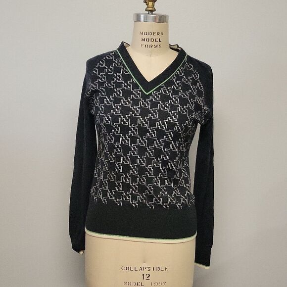 Nike Sweaters - Nike Golf Black and Green V-Neck Sweater, Merino Wool, Size L